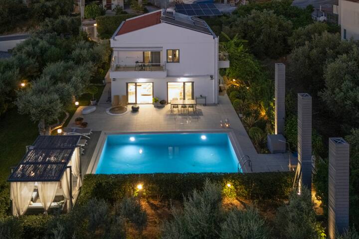 Villa Sunlightbreeze Luxuriance Exclusively gallery image 2