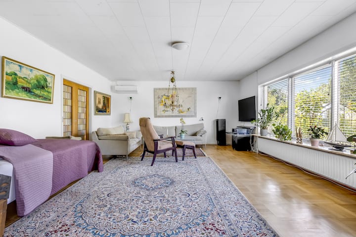 Spacious & Tranquil Family Oasis: Garden ~ Parking - Danmark
