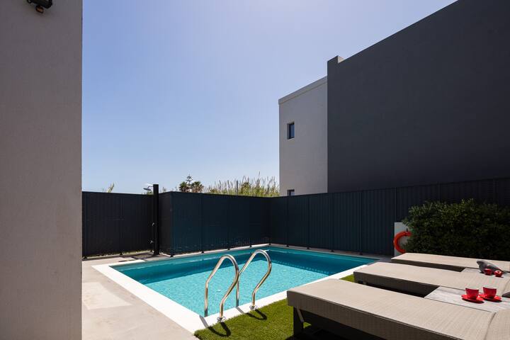 Coastal living w/ Daily Housekeeping by etouri gallery image 2