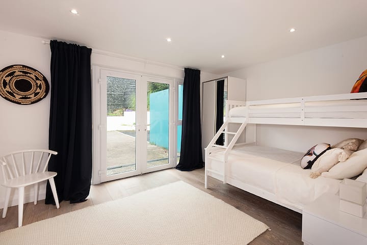 Bedroom 4 on basement level. The bunkbed is made up of a double (140x200m) and single (90x200m). this is the largest bedroom in the house (15 m2). This bedroom also connects (through a hallway) to the basement bathroom which is shared with bedroom 3