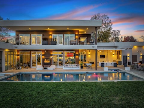 Lake Norman Lakefront - Pickleball, Hot Tub, Pool