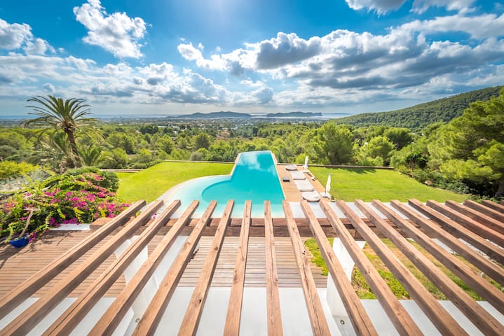Panoramic Sea Views- Gardens- Infinity Pool