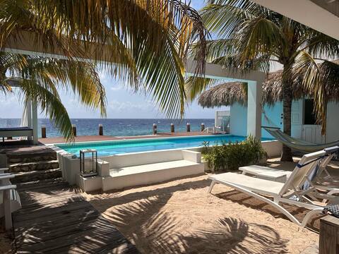 beachhouse -private pool -historic Pietermaai -sea