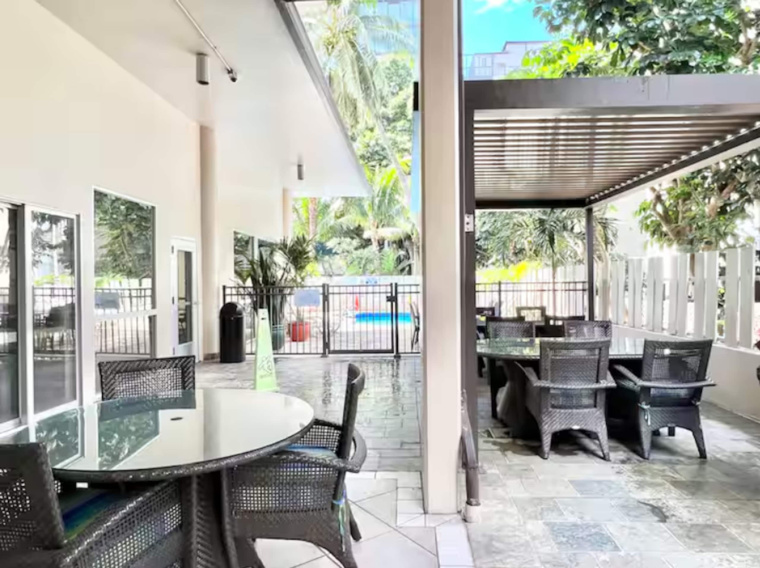 Condo in Honolulu · ★4.87 · Studio · 1 bed · 1 bath - Image 28