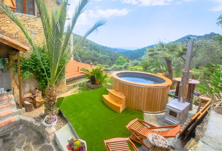 Riviera Dolce Vita villa with pool and sea view