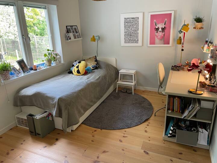 Საწოლი (90 სმ) გამოსაწევი საწოლით (90 სმ) 