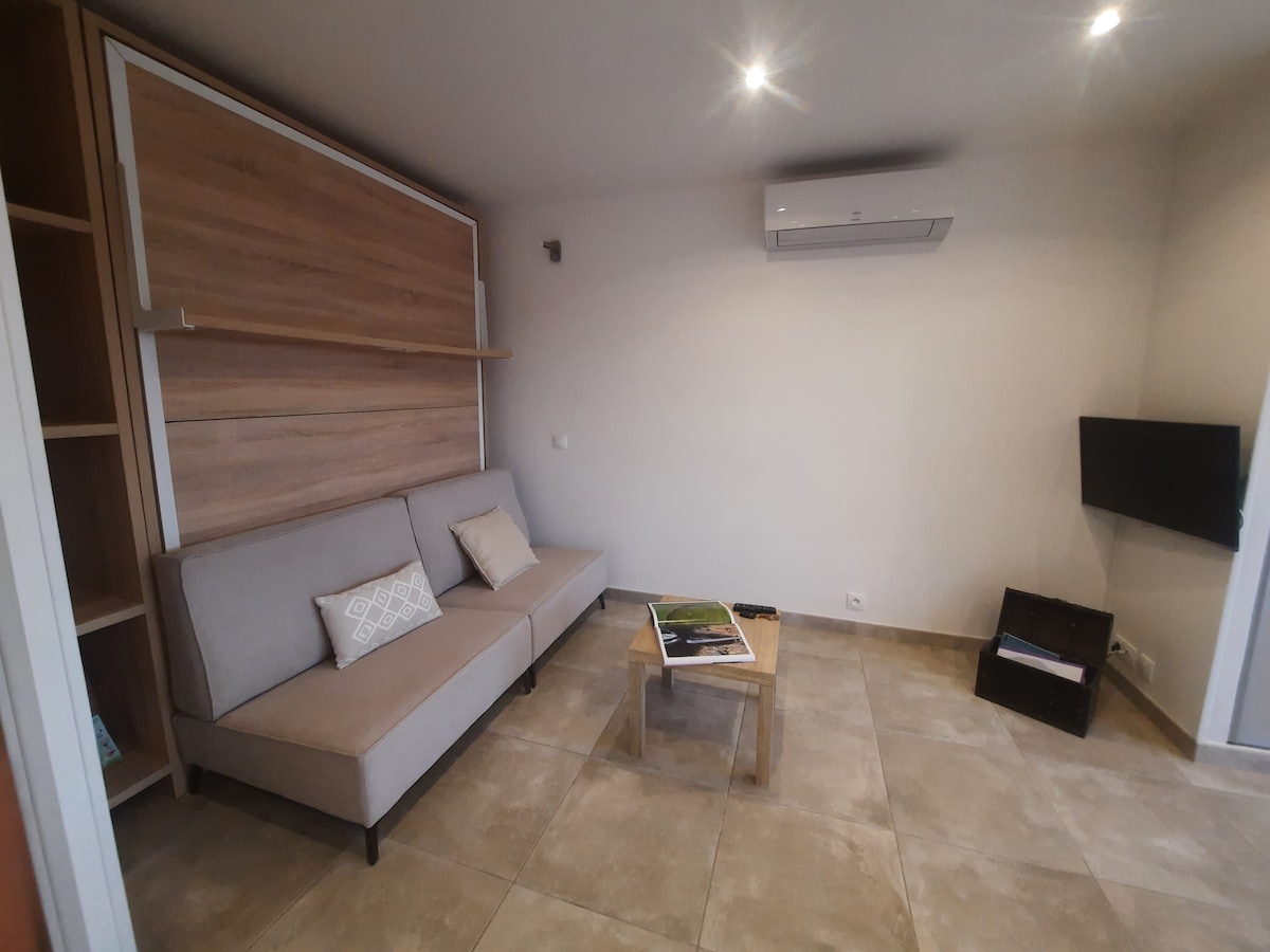 Popular Airbnb listing: studio between sea and mountain in Sotta
