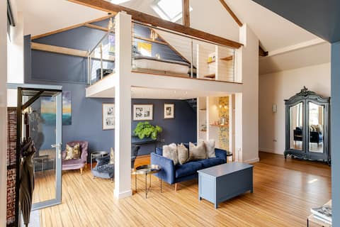 Stunning deluxe space, mezzanine floor, great view