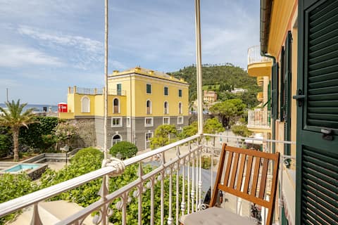 CASA DEL SOLE directly on the bay in Bonassola