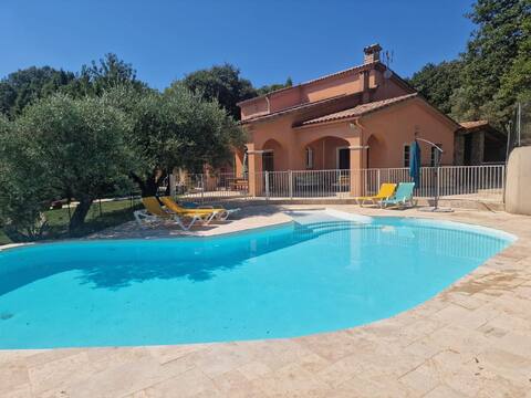 Beautiful villas with heated pool, jaccuzi