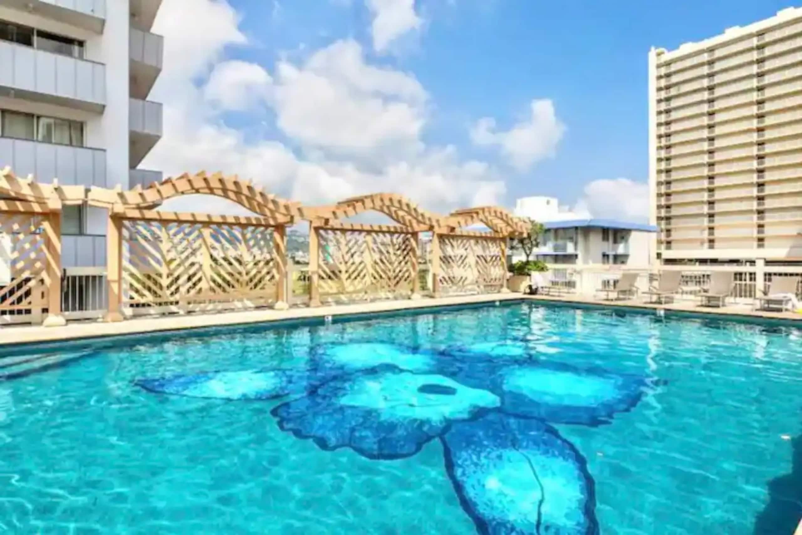 Condo in Honolulu · ★4.92 · 1 bedroom · 3 beds · 1 private bath - Image 17