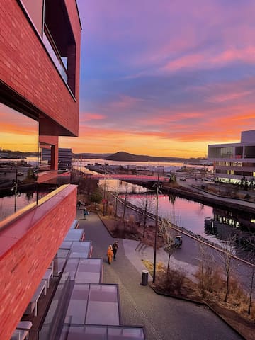 Sjøutsikt rett ved Sentralstasjon/Opera! Parkering