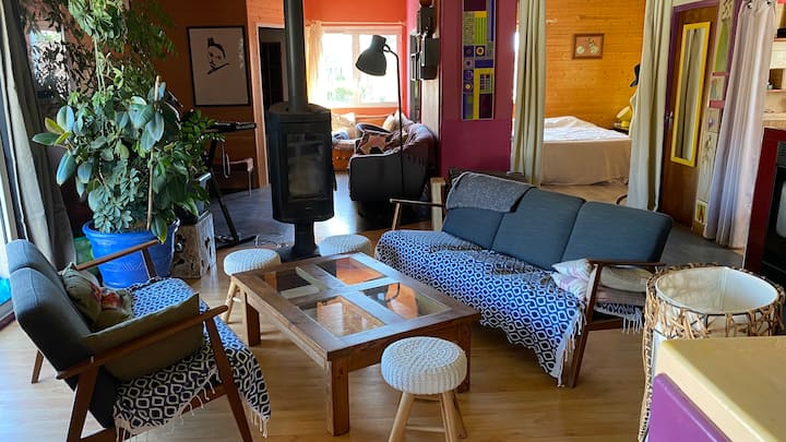 Joli Loft
 Spacieux Et Coloré - Tosse