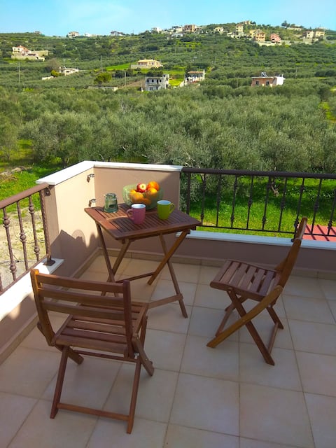 'Archanes Nature Retreat' with jacuzzi & pergola!