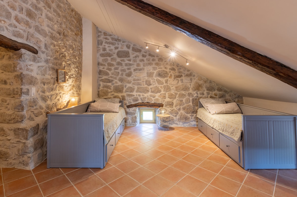 Espace nuit dans le salon du haut