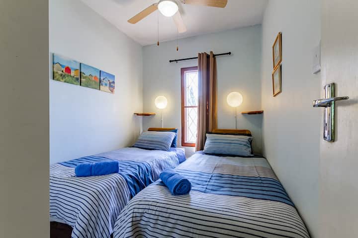 Საძინებელი 2 ერთადგილიანი საწოლით