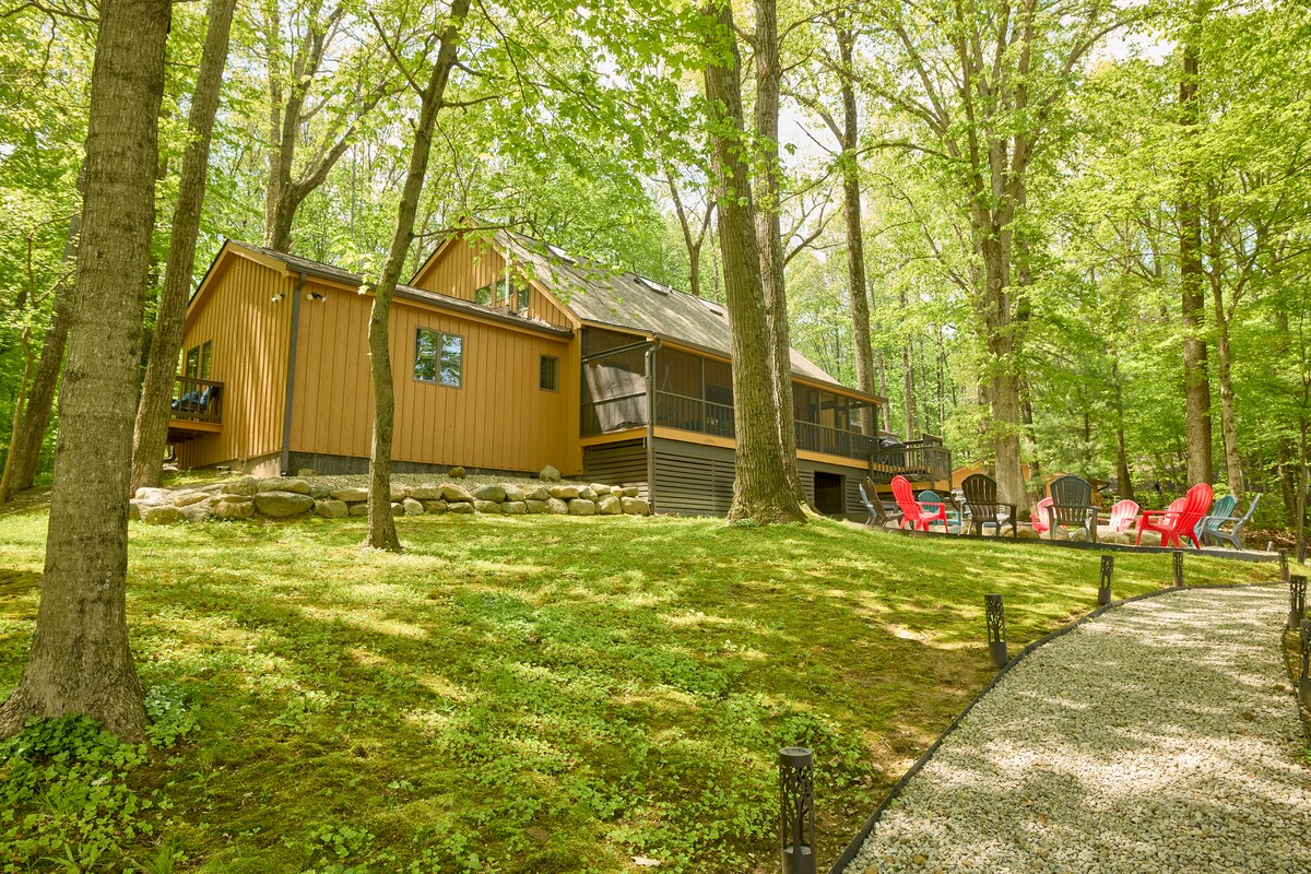 Lakefront Retreat