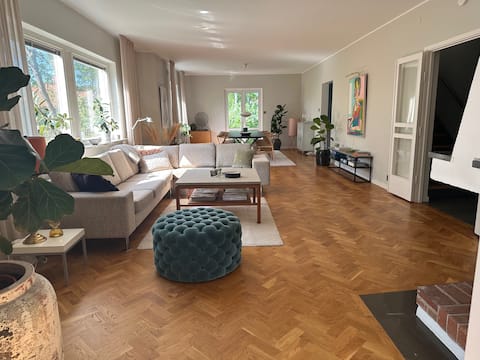 Successful Airbnb property: Beautiful villa with lovely space and private garden in Lidingö
