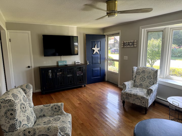 Cozy Charlestown Ri Home With Cottage Beach Pass - 로드아일랜드