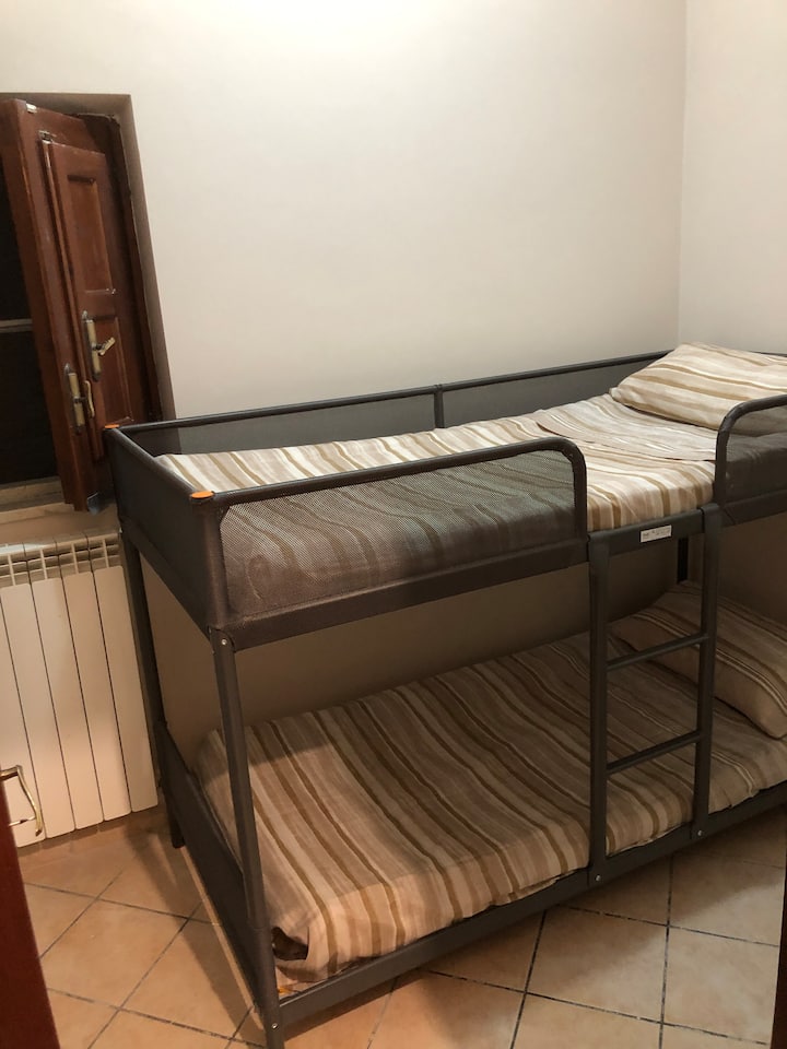 СПАЛНЯ 3 С ДВУЕТАЖНО ЛЕГЛО