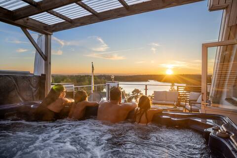 Wonderful location near lake and sea!Terrace with jacuzzi
