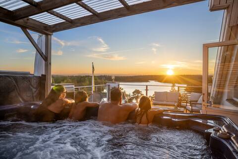 Wonderful location near lake and sea!Terrace with jacuzzi