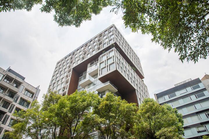 Highrisecondo terrace hotcoldtubs WiFi400Mbps gallery image 3