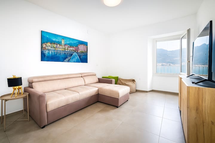 Lake Front House With Lake View And Garage - Lovere