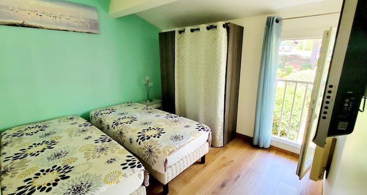 Chumba cha 2 cha kulala vitanda 2 vipya Epéda