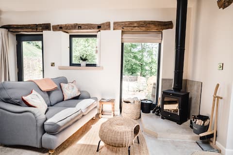 Popular Airbnb listing: The Stables at Rocking Stones in Derbyshire Dales