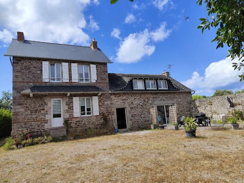Farmhouse 500 m from the sea, composed of 2 cottages.