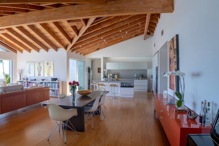 Los Angeles/Bel Air Villa with breathtaking view! gallery image 3