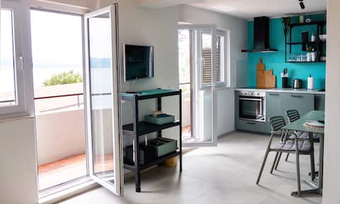 Successful Airbnb property: Apartment sea breeze, sea view, balcony, 1st floor in Marunčići