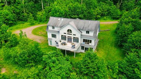 Breezy Mountain Stay w/ Deck & Game Room