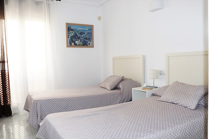 СПАЛНЯ 3, С 2 ЕДИНИЧНИ ЛЕГЛА