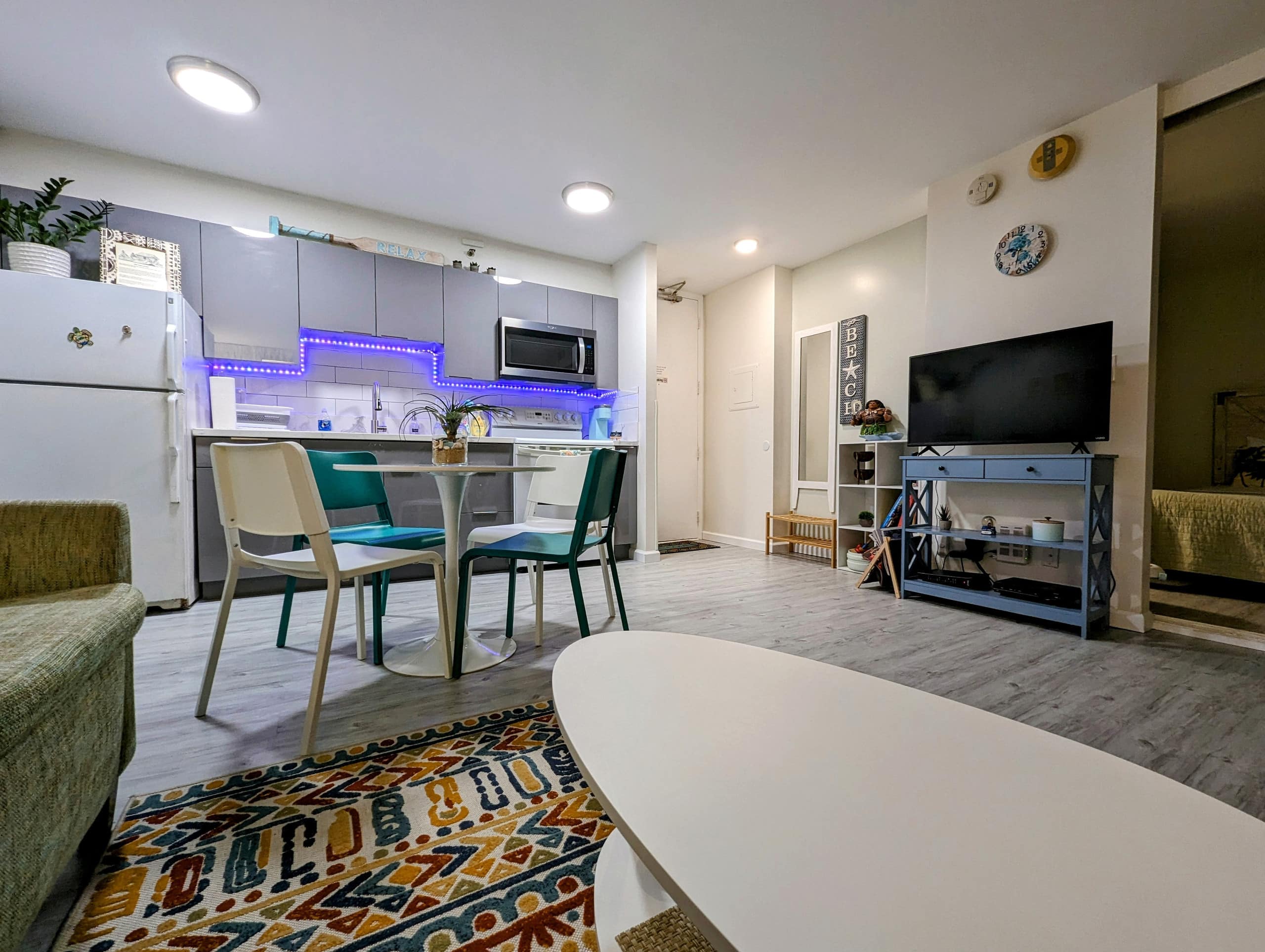 Condo in Honolulu · ★4.99 · 1 bedroom · 3 beds · 1 private bath - Image 4