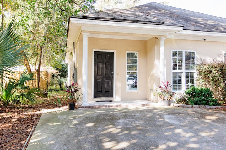 Private 2 Bedroom And 2 Bathroom In Savannah - Wilmington Island, GA