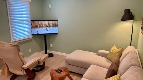 Top Airbnb: 1BR Bayfront and Beach at Riley's Retreat in Treasure Island