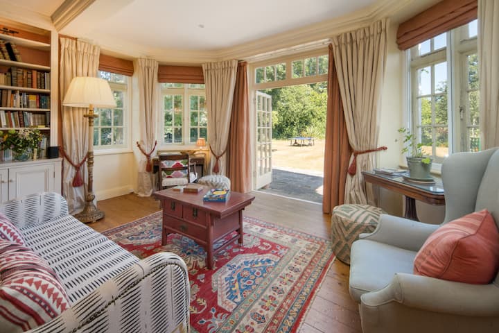 Stunning Bembridge House With Large Garden - West Sussex