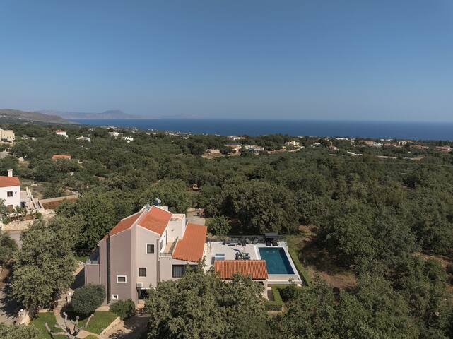 Green Hideaway • Private Oasis Near Town by etouri gallery image 5