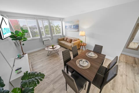 Top Airbnb: Family Suit 2BR 2BA | Sofa Bed + Kitchen + Parking in Bird Grove East