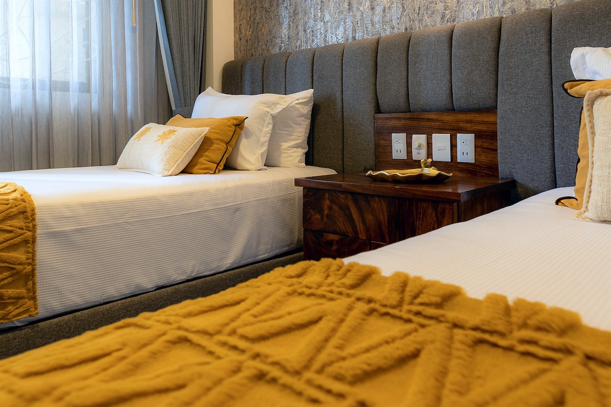 Ივახშმეთ პლაჟთან და განიტვირთეთ! 2BR კონდომინიუმი ნუევო-ვალიარტის ქვიშებიდან. Იარეთ კვების ობიექტებსა და ოქსოში. Გოლფი ახლომახლო. ავტომობილი შედის თავგადასავლებისთვის. Იდეალურია 5 ადამიანისთვის იდეალური მექსიკური დასვენებისთვის.