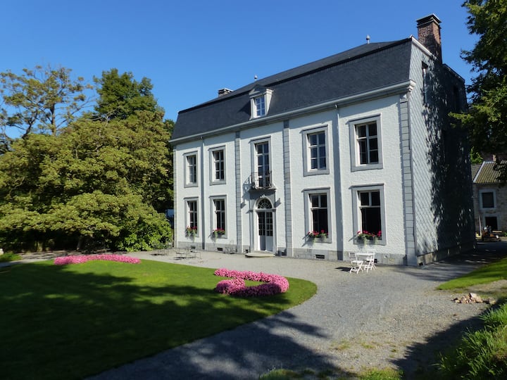 Gentilhommière located in a park