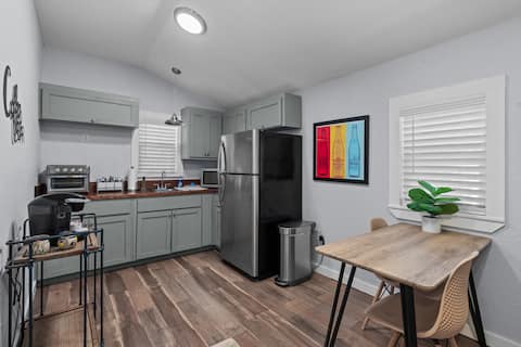 Top Airbnb: Casita Azul - Close to Downtown in Midtown