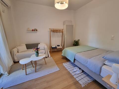 Top performing Airbnb: KERAMEIKOS - My sweet Milos Apartment with balcony in ΜΕΤΑΞΟΥΡΓΕΙΟ
