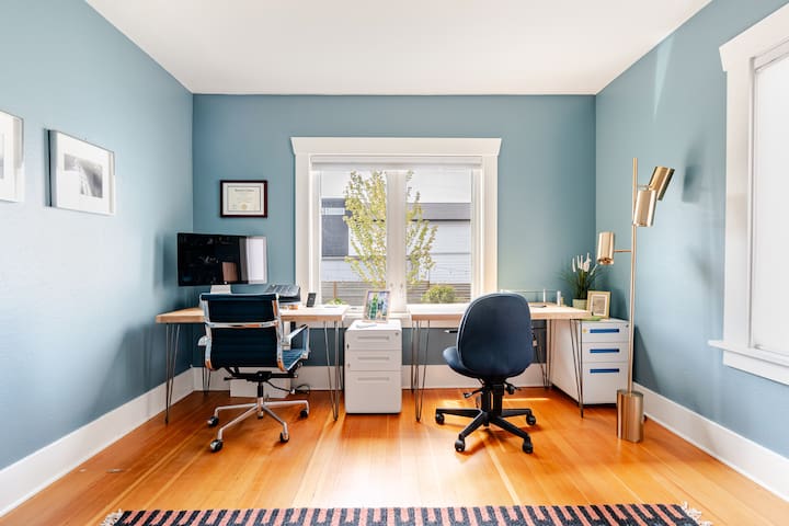 Peaceful family home with A/C, yard & parking gallery image 2