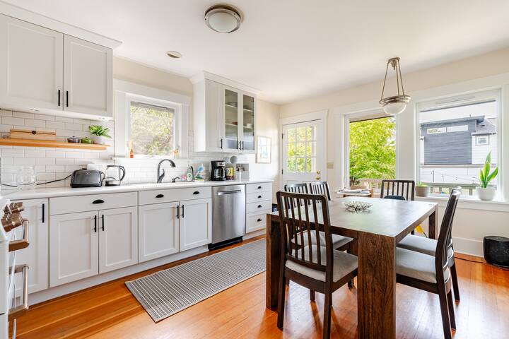 Peaceful family home with A/C, yard & parking gallery image 4