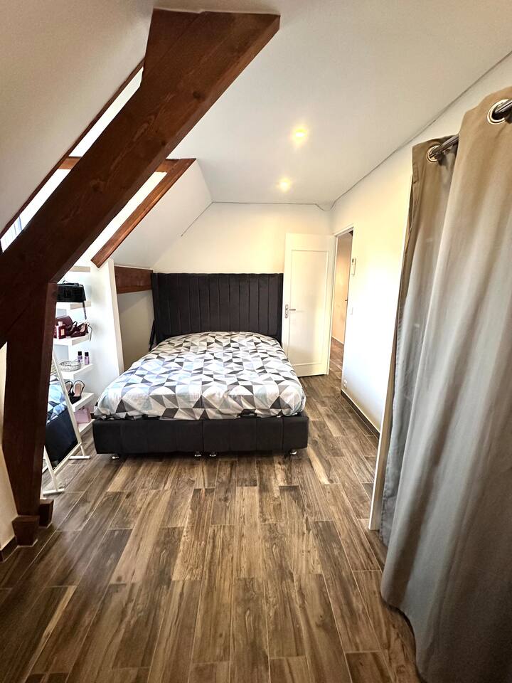 Schlafzimmer 1