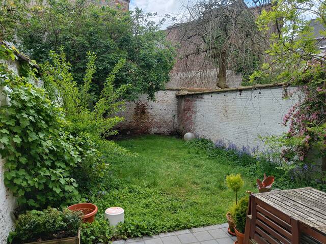 19th century house with garden gallery image 2