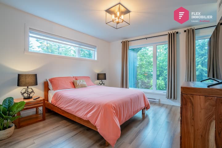 "Très bel endroit, relaxant avec le spa et les grandes fenêtres. Grande cuisine bien équipée pour cuisiner! Lits très confortables." Valérie (Québec, Qc.)